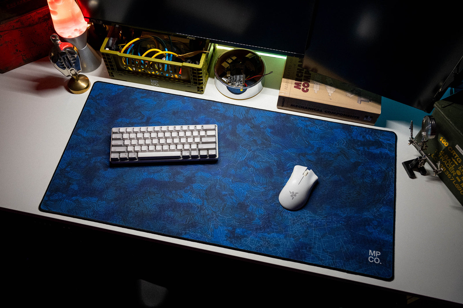 Topo Dirt - Blue desk setup