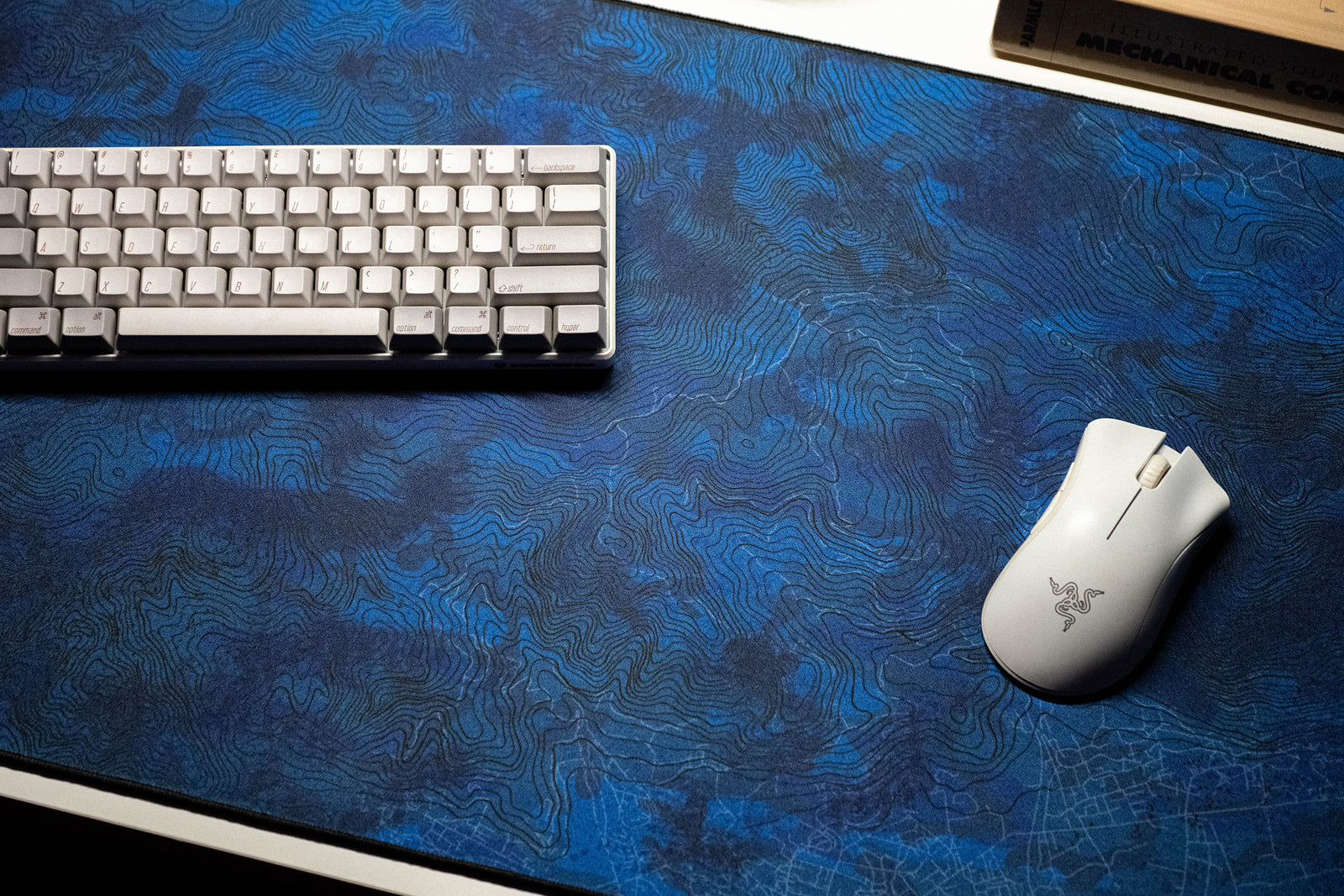 Topo Dirt - Blue desk setup