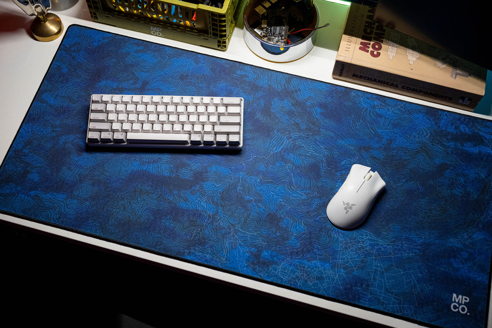 Topo Dirt - Blue desk setup