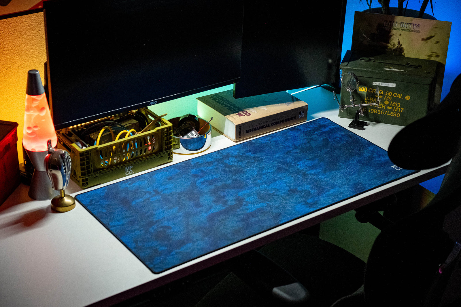 Topo Dirt - Blue desk setup