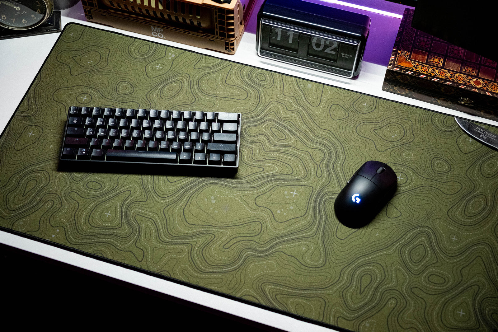 Topographic - Green desk setup