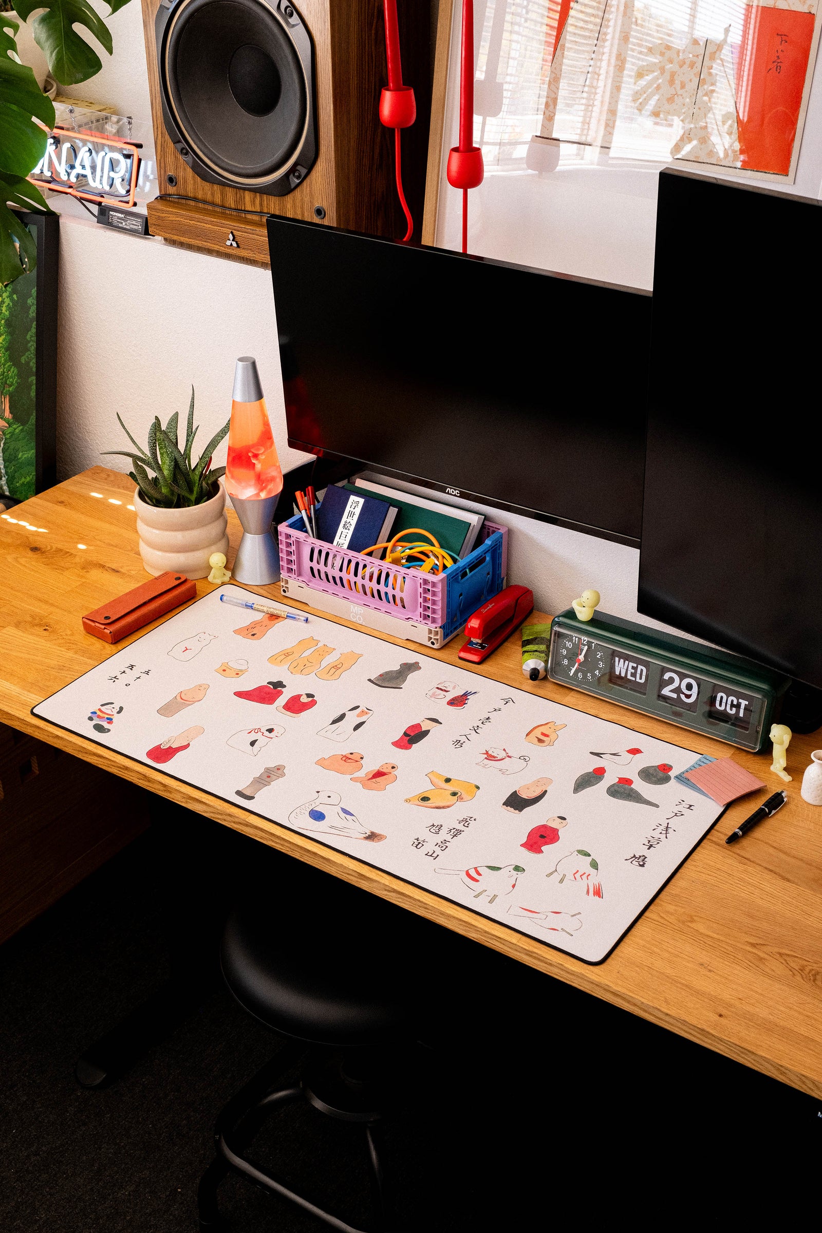 Trinkets, by Koboshi - Original desk setup