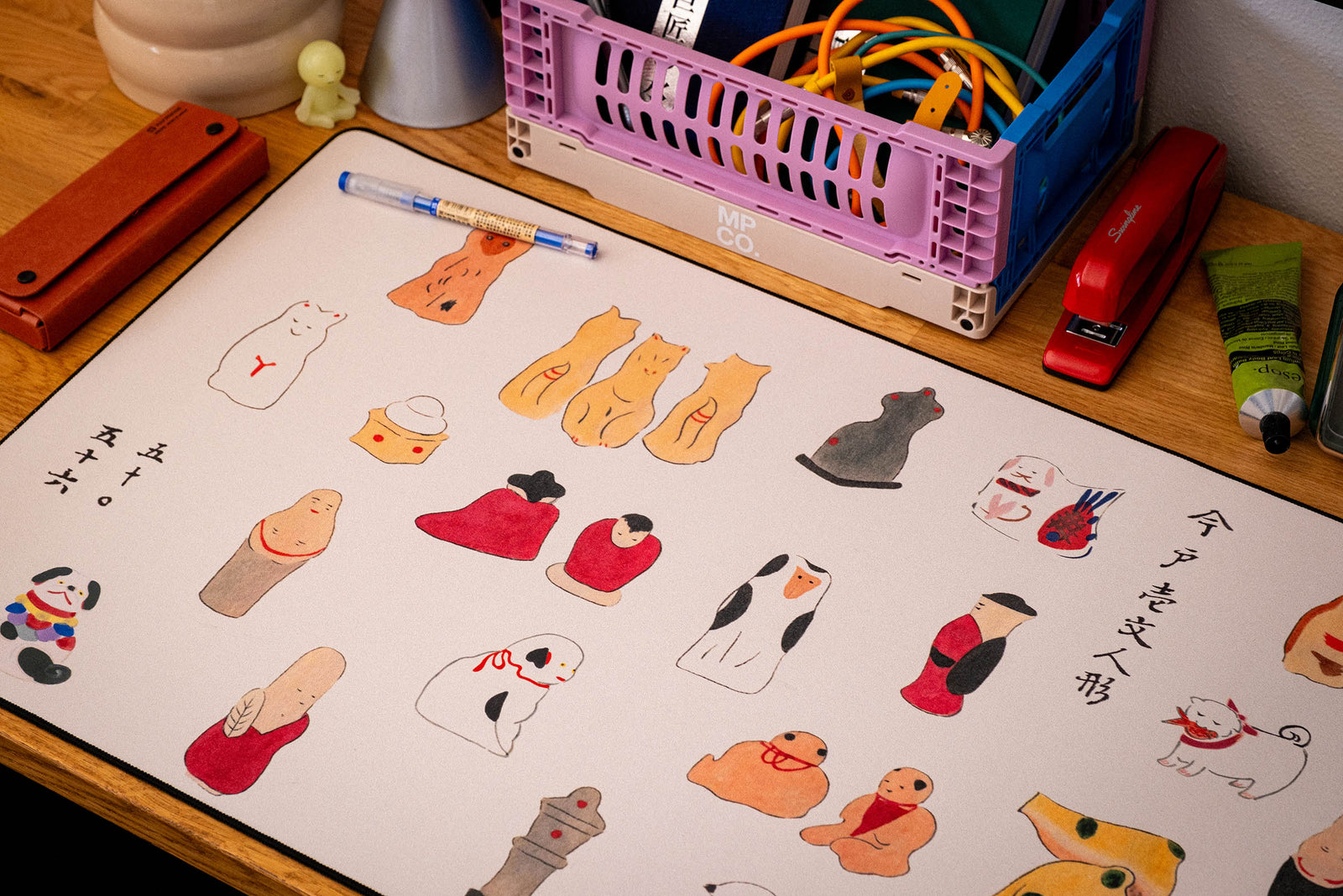 Trinkets, by Koboshi - Original desk setup
