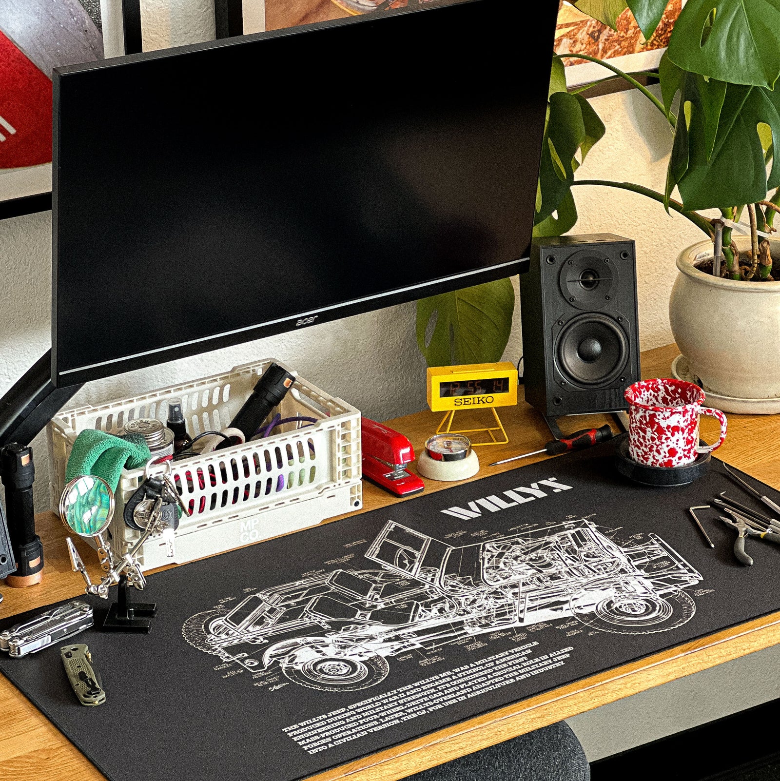 WILLYS - Black desk setup