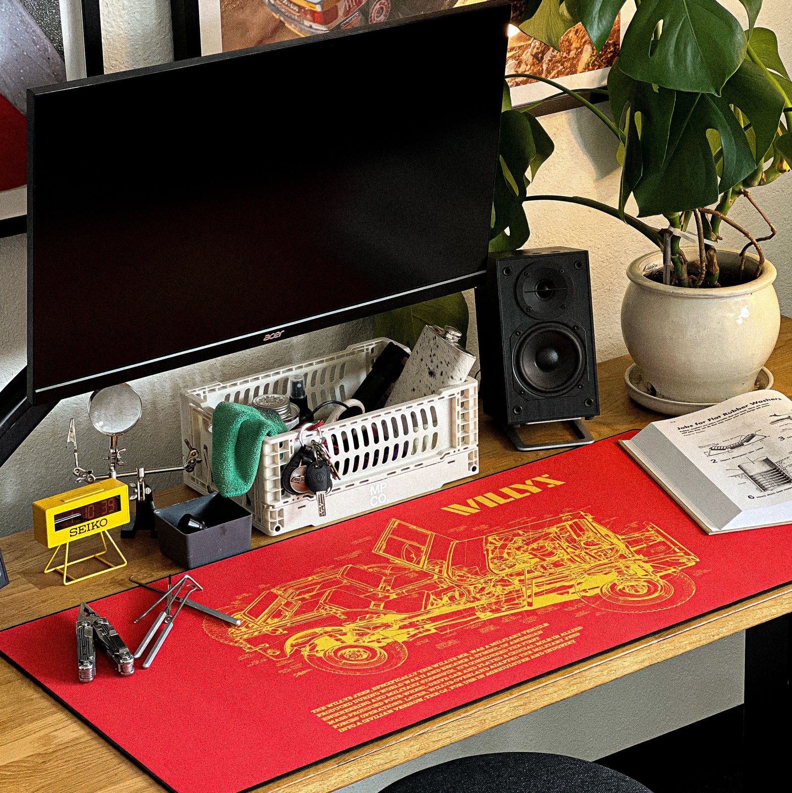 WILLYS - Orange desk setup